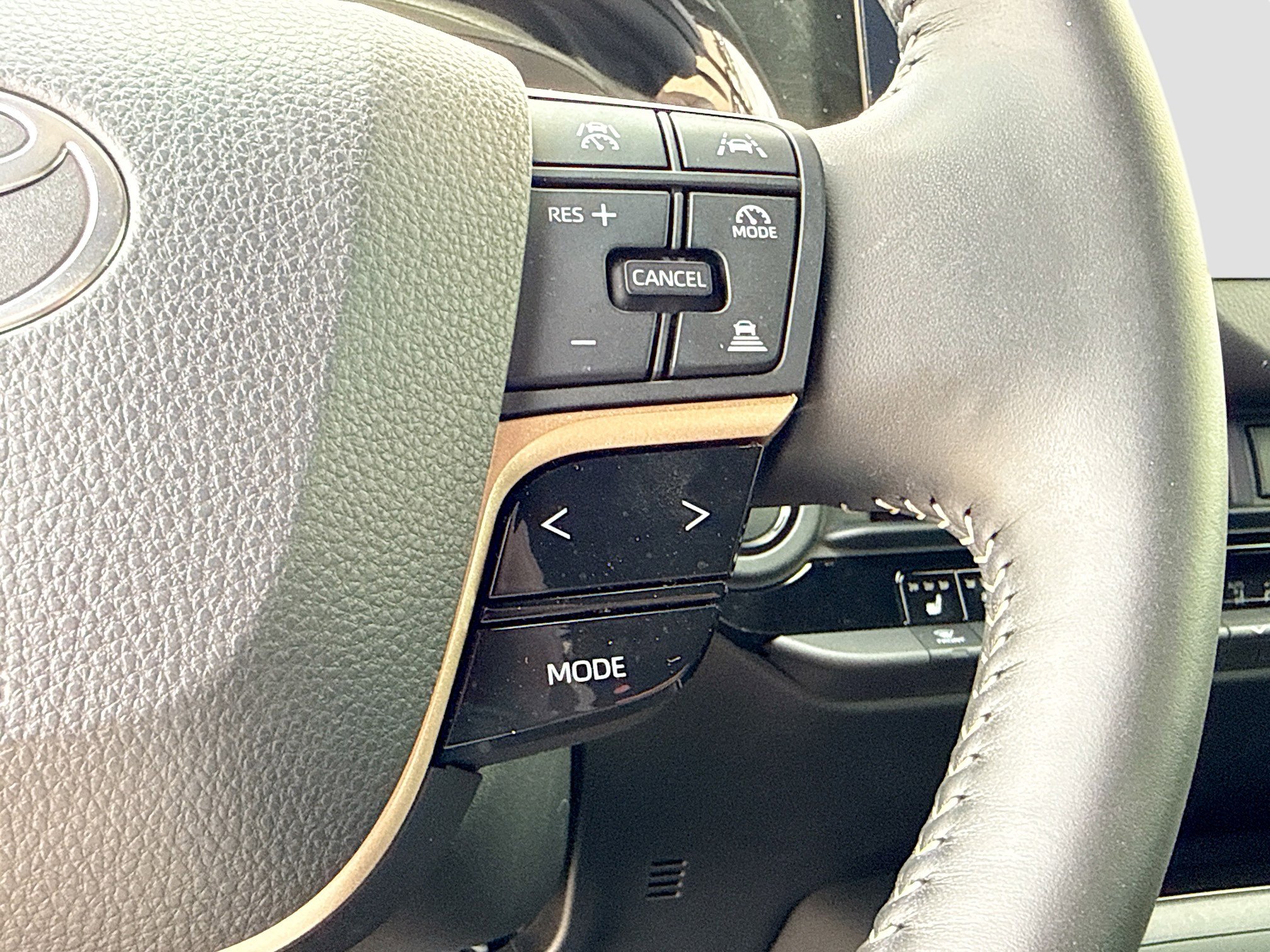 Used 2025 Toyota Crown XLE image 37