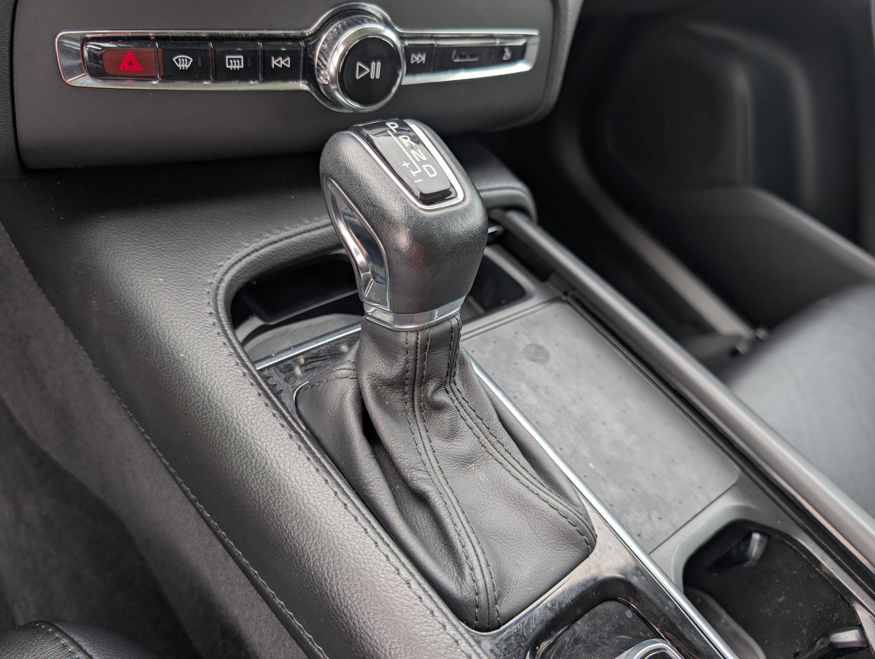 Used 2022 Volvo XC90 T5 Momentum image 15