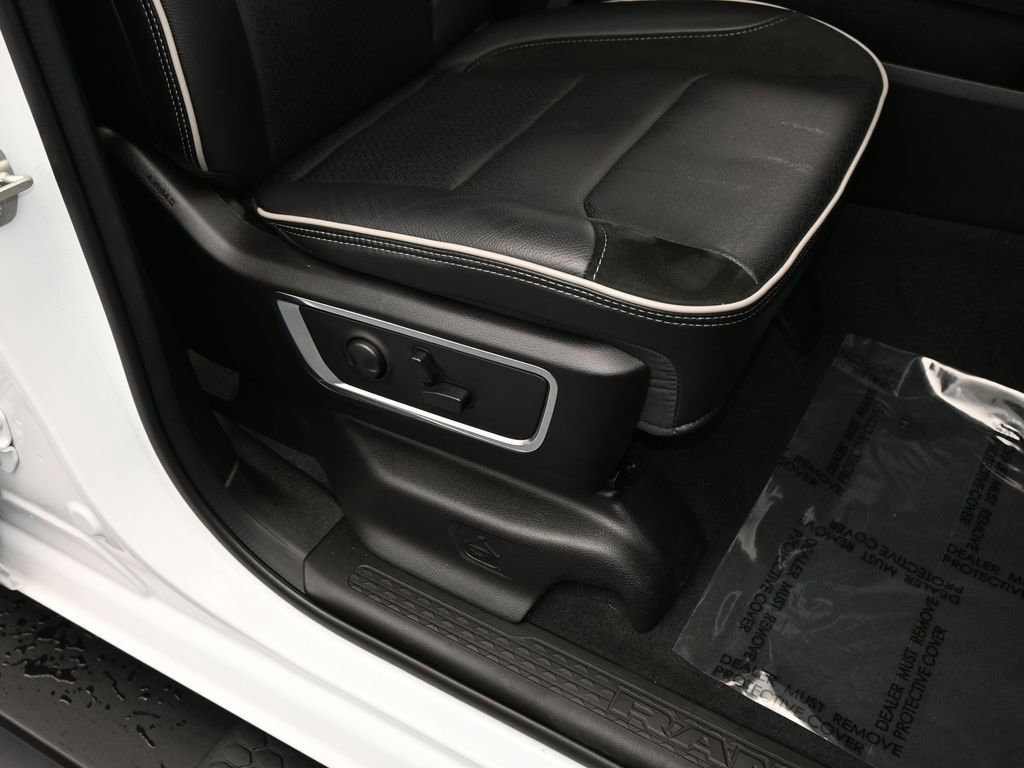 Used 2025 RAM 1500 Laramie image 49