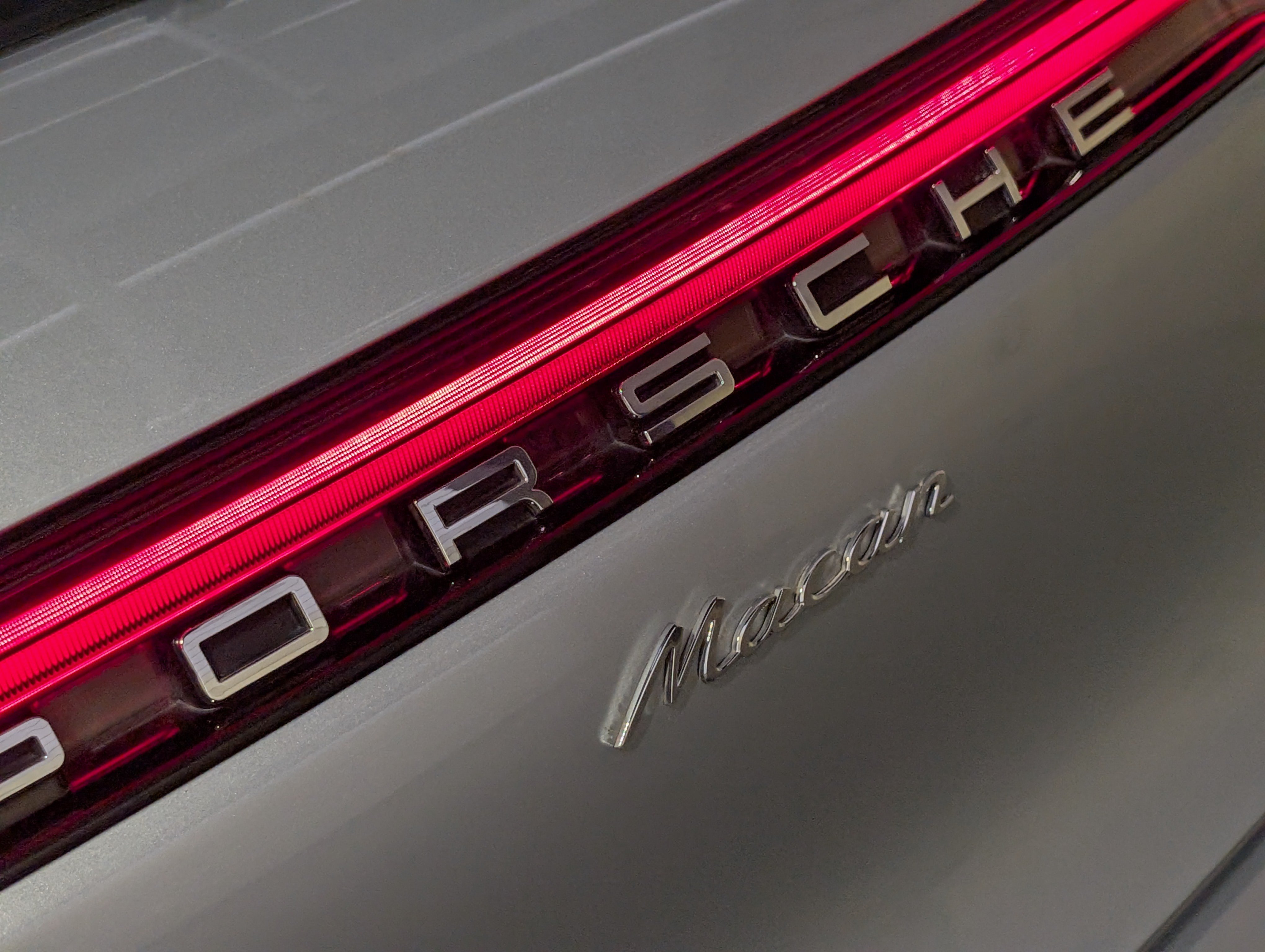 Certified 2023 Porsche Macan Turbo AWD/4WD image 16