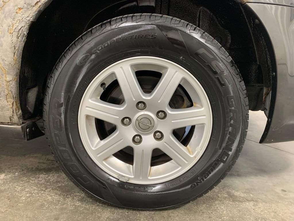 Used 2011 Chrysler Town & Country Touring FWD image 22