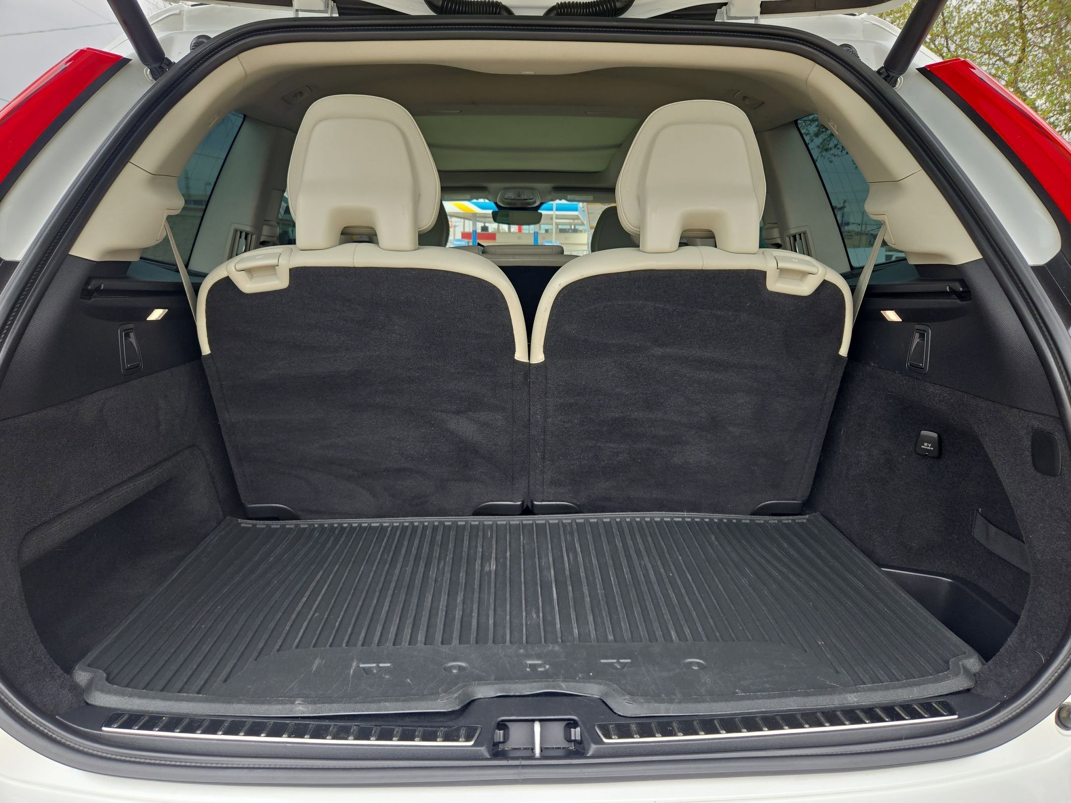 Used 2023 Volvo XC90 B6 Plus AWD/4WD image 24