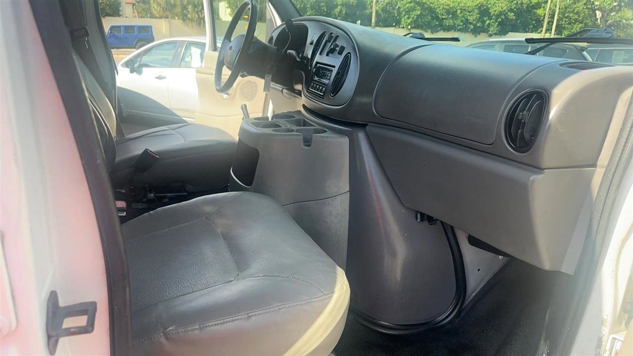 Used 2001 Ford E-250 and Econoline 250 Extended RWD image 25