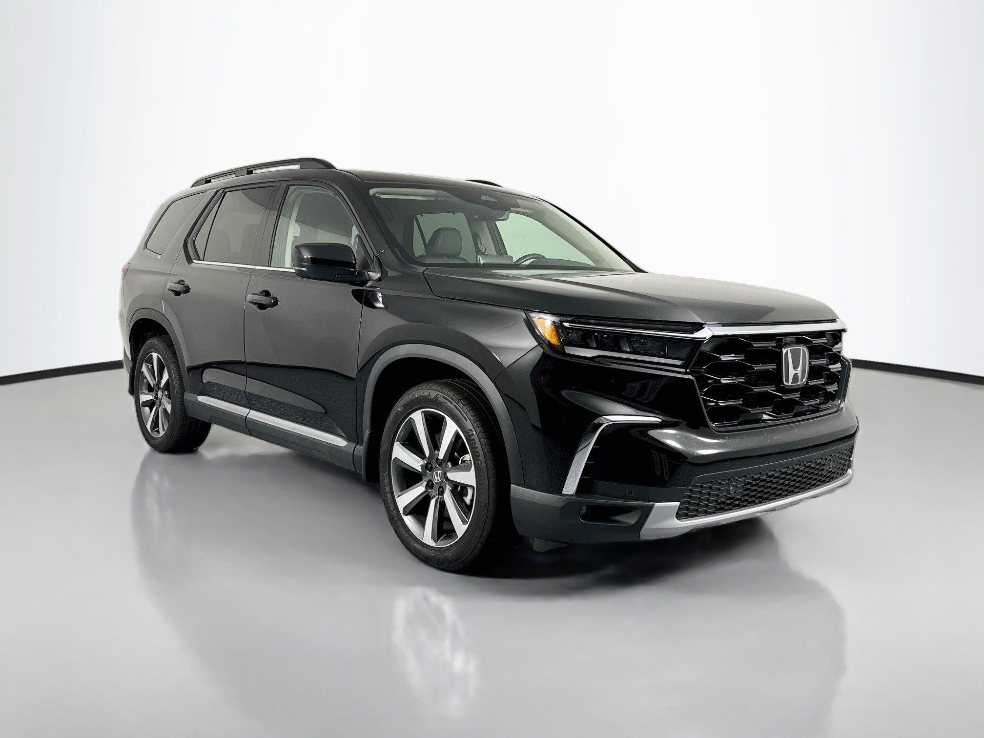 Certified 2024 Honda Pilot Touring image 3