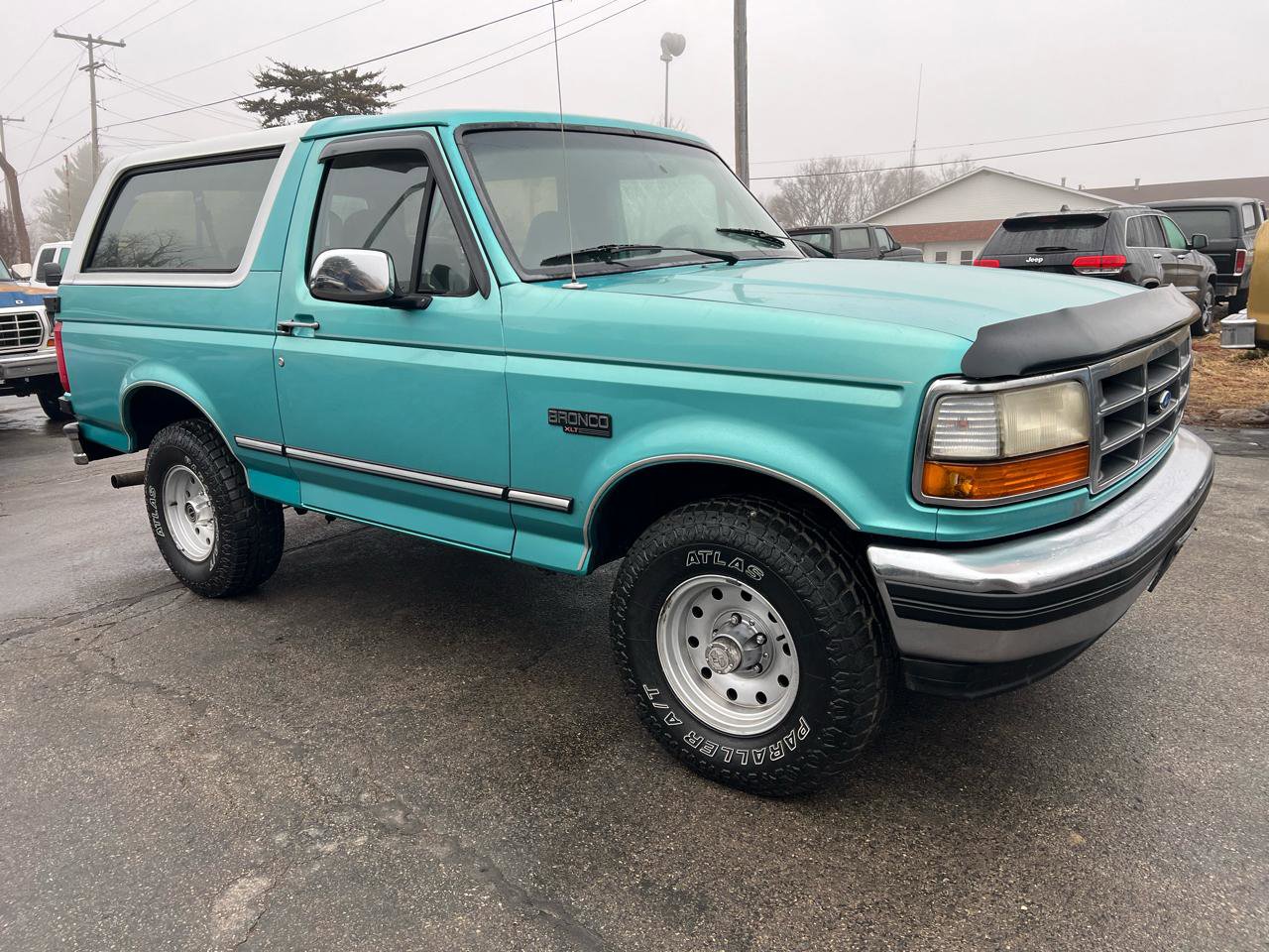 Used 1994 Ford Bronco XLT image 3