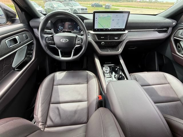 Used 2025 Ford Explorer Platinum w/ LUX Leather Package AWD/4WD image 7