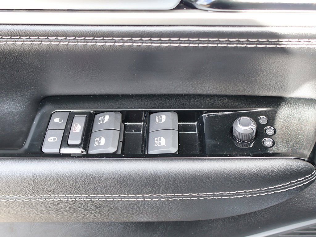 Used 2025 Jeep Wagoneer L Series II w/ 8-pass Seating Package AWD/4WD image 41