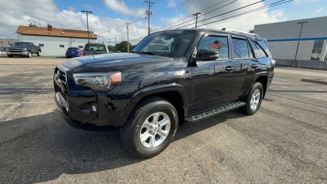 Used 2021 Toyota 4Runner SR5 Premium w/ Moonroof Package AWD/4WD image 4