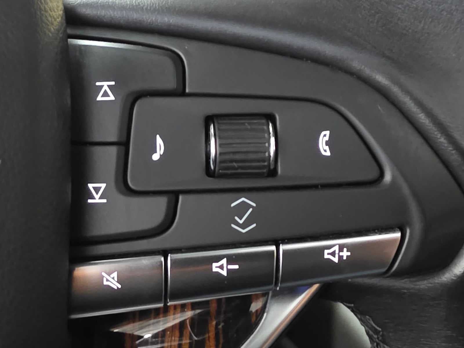 Certified 2021 Cadillac Escalade Premium Luxury w/ LPO, Illumination Package AWD/4WD image 32