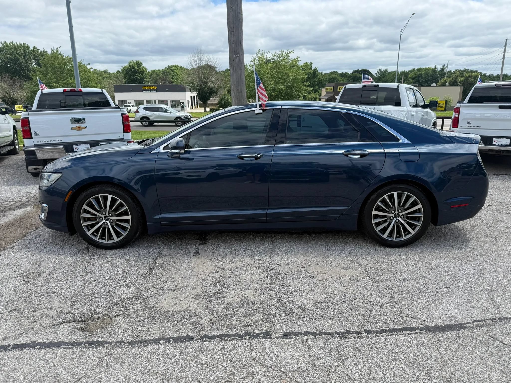 Used 2017 Lincoln MKZ Select FWD image 7