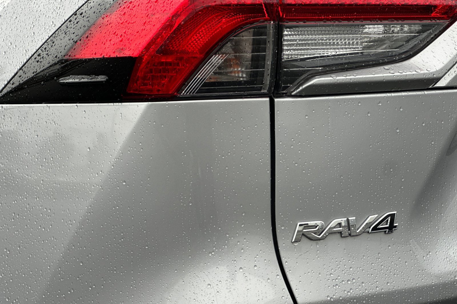 Used 2021 Toyota RAV4 XLE image 29