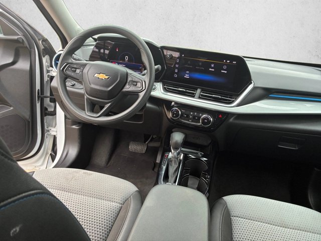 Used 2025 Chevrolet Trax LT FWD image 21