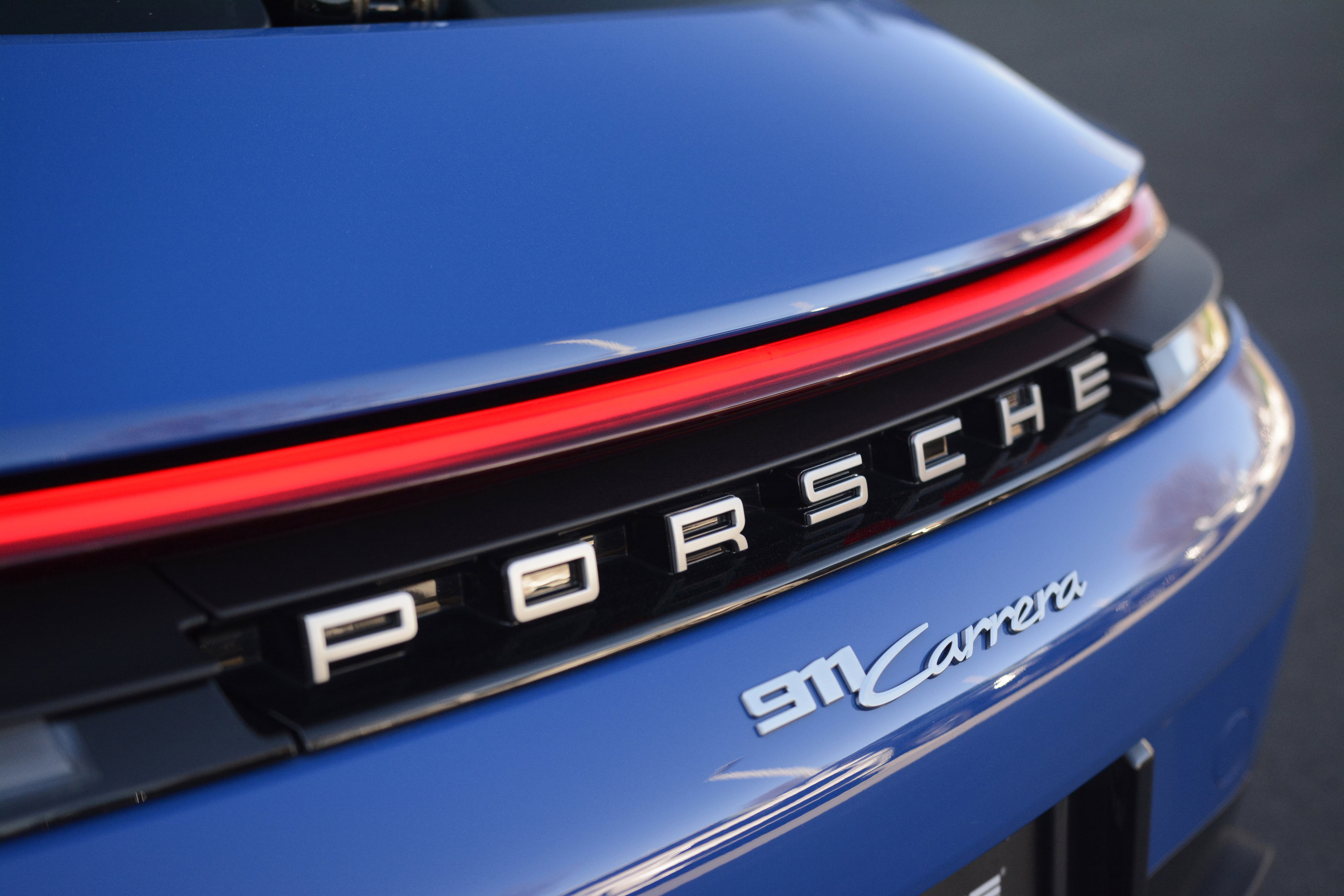 Certified 2025 Porsche 911 Carrera RWD image 28
