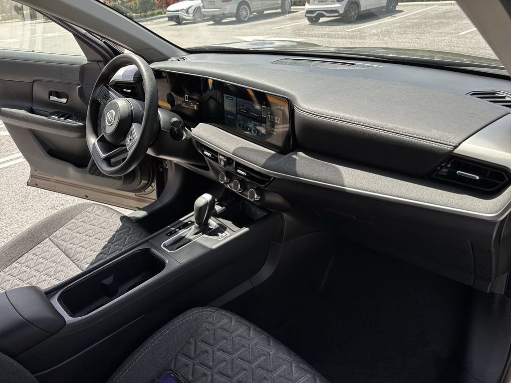 Used 2025 Nissan Kicks SV FWD image 32