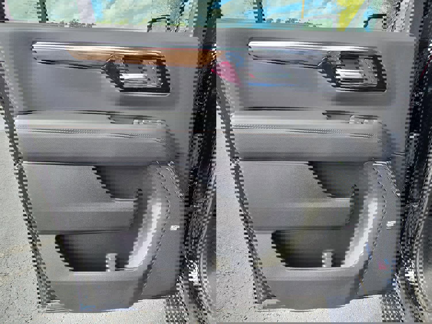 New 2026 Chevrolet Suburban High Country image 33