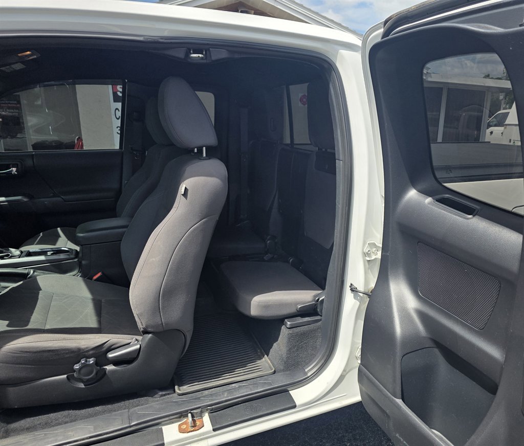 Used 2016 Toyota Tacoma TRD Sport w/ Towing Package AWD/4WD image 16