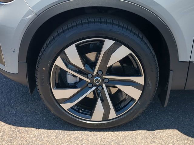 Certified 2025 Volvo XC40 B5 Plus w/ Climate Package image 11