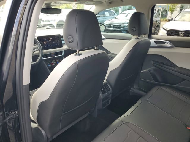 Used 2025 Volkswagen Taos SE w/ Panoramic Sunroof Package image 10