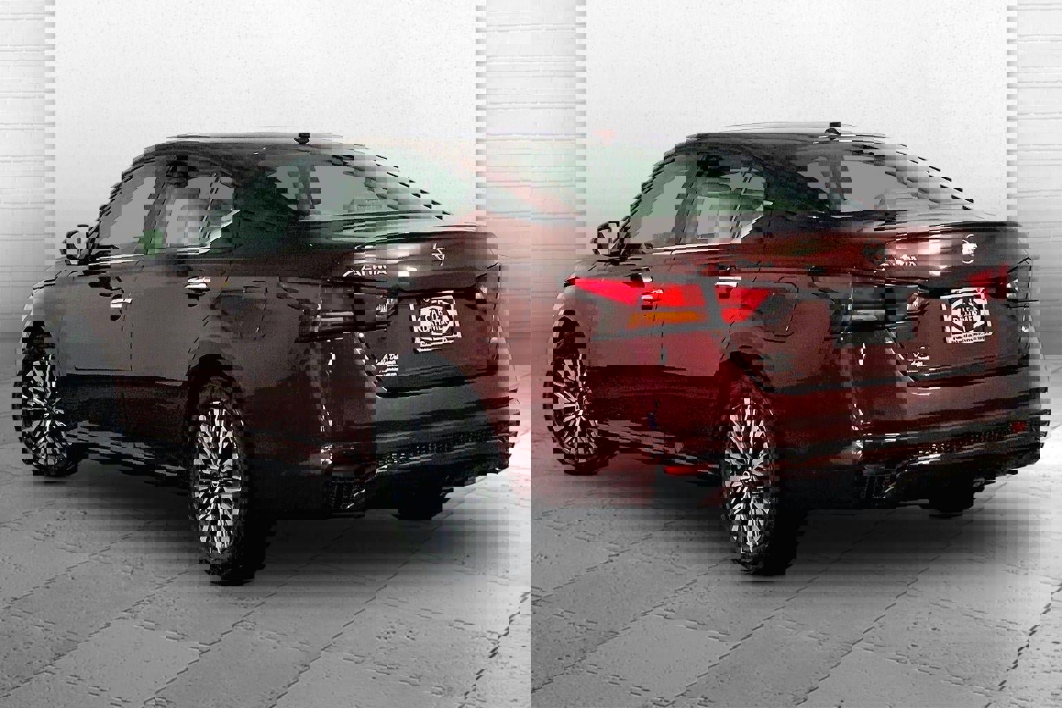 Used 2025 Nissan Altima 2.5 SV image 11