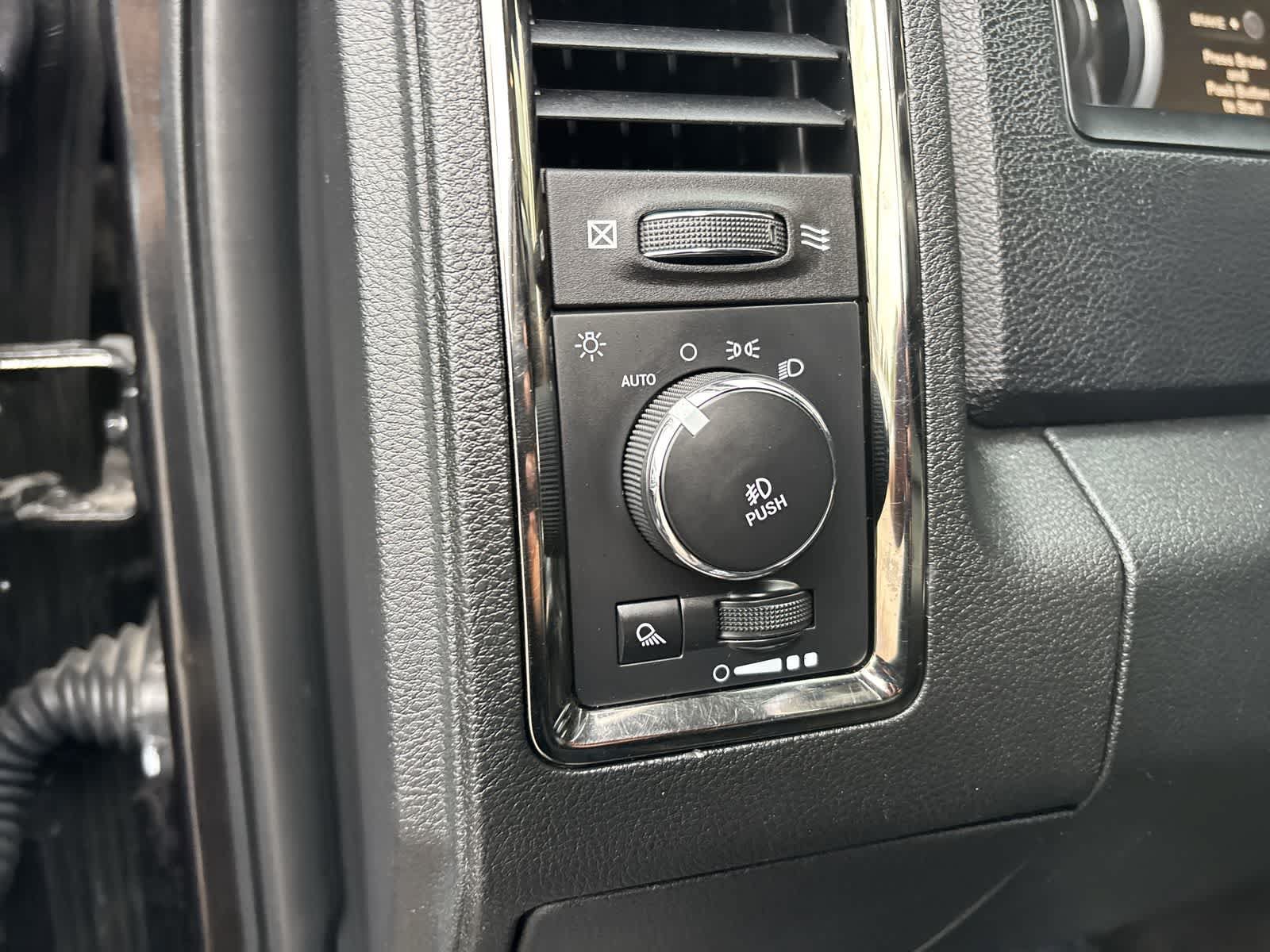 Used 2018 RAM 1500 Sport w/ Convenience Group AWD/4WD image 10