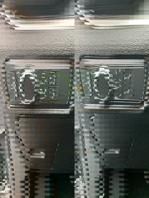 Used 2022 Ford Explorer XLT image 28