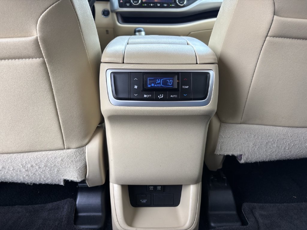 Used 2018 Toyota Highlander XLE FWD image 27