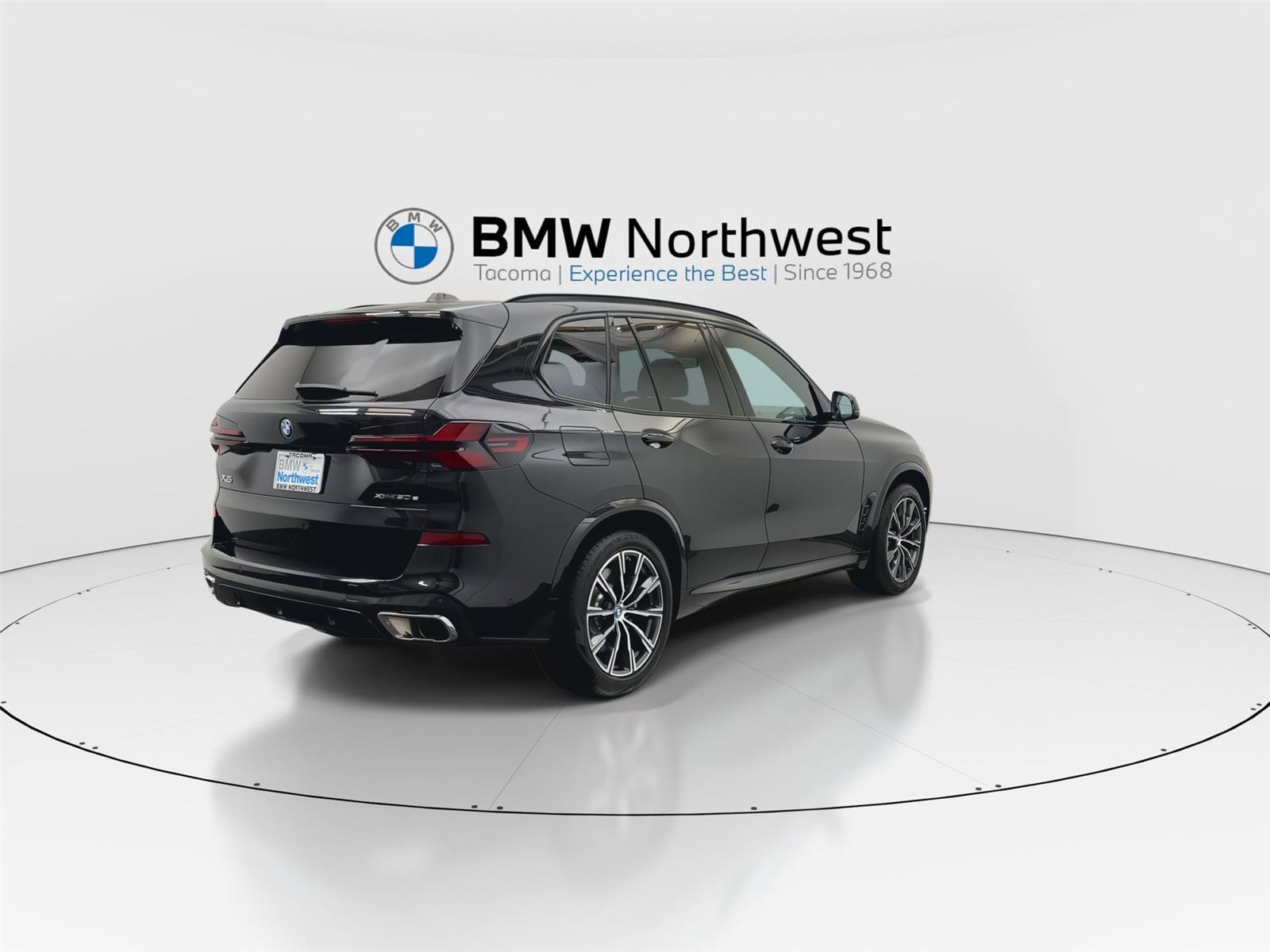 Used 2025 BMW X5 xDrive50e w/ M Sport Package image 3