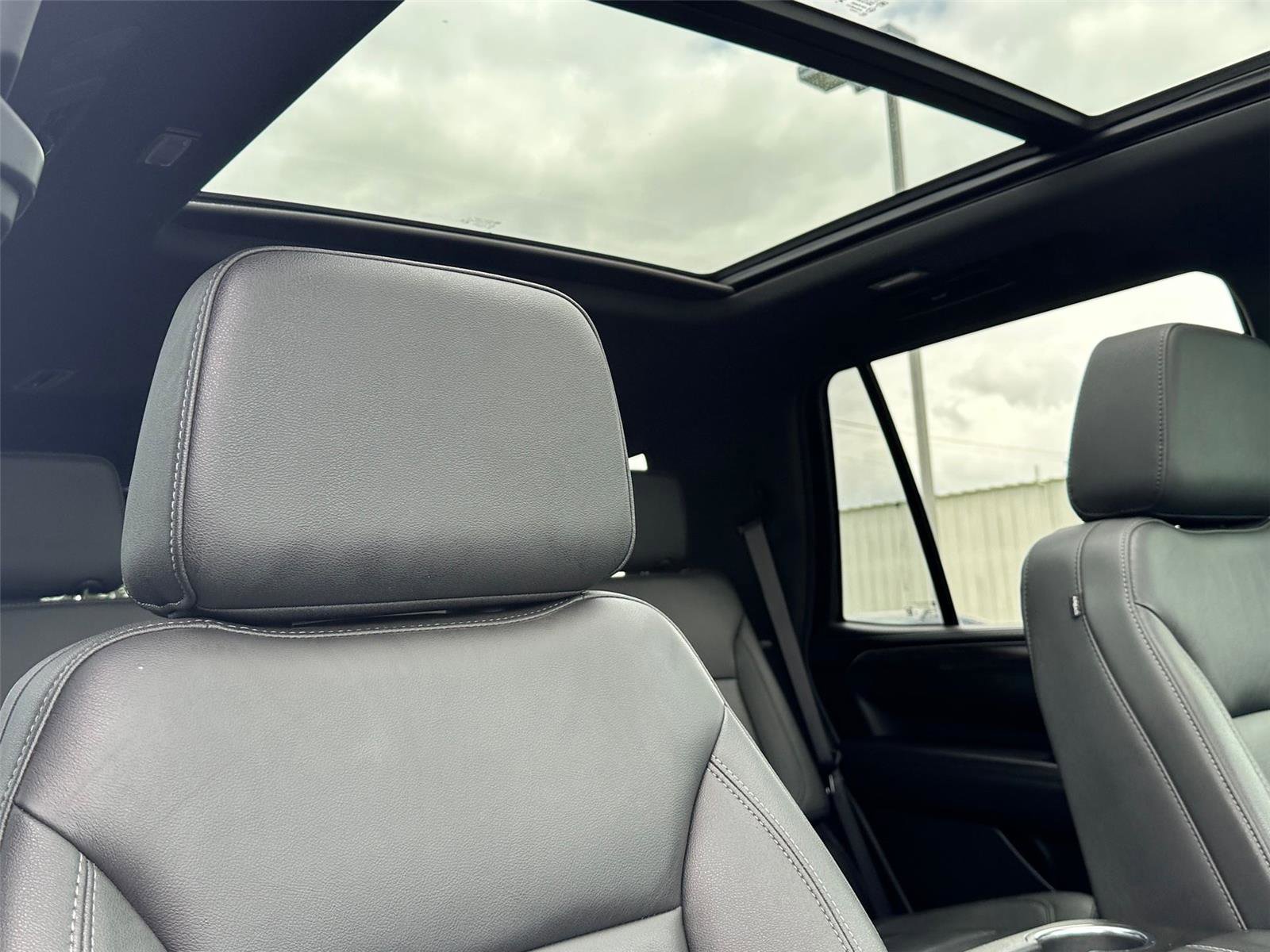 Used 2024 Chevrolet Tahoe Z71 w/ Luxury Package image 26