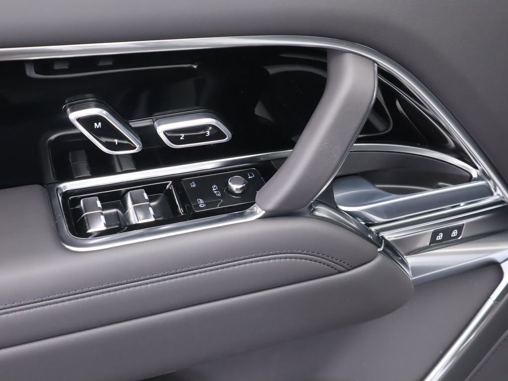 New 2025 Land Rover Range Rover SE image 24