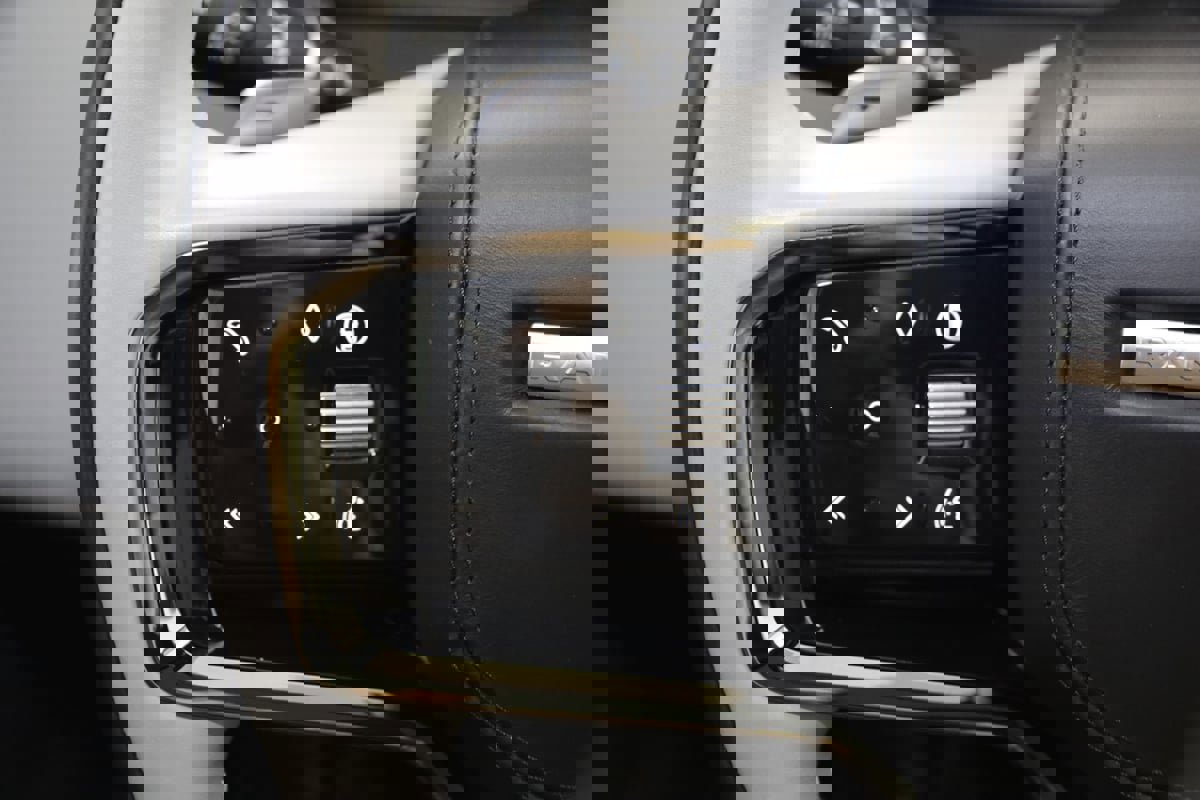 Used 2025 Land Rover Range Rover Velar Dynamic SE image 36