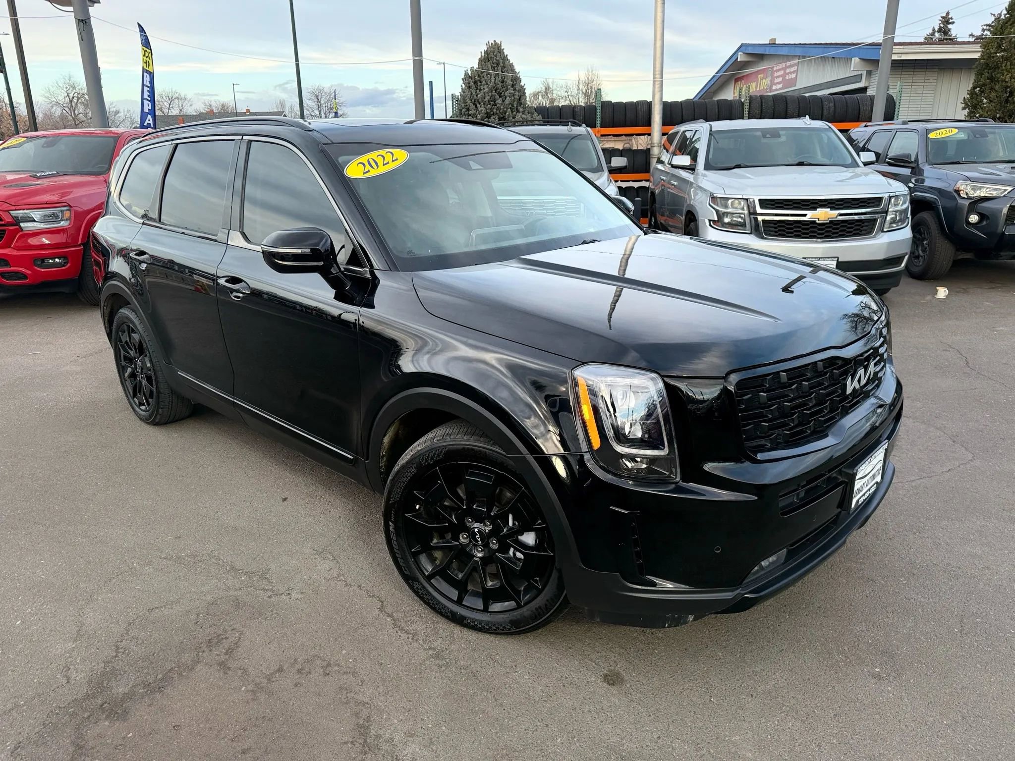 Used 2022 Kia Telluride SX w/ SX Prestige Package image 3