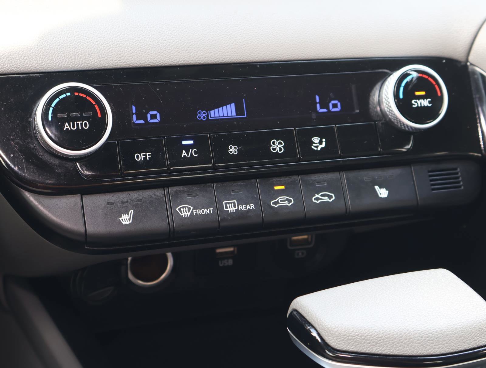 Used 2023 Hyundai Elantra Blue image 24