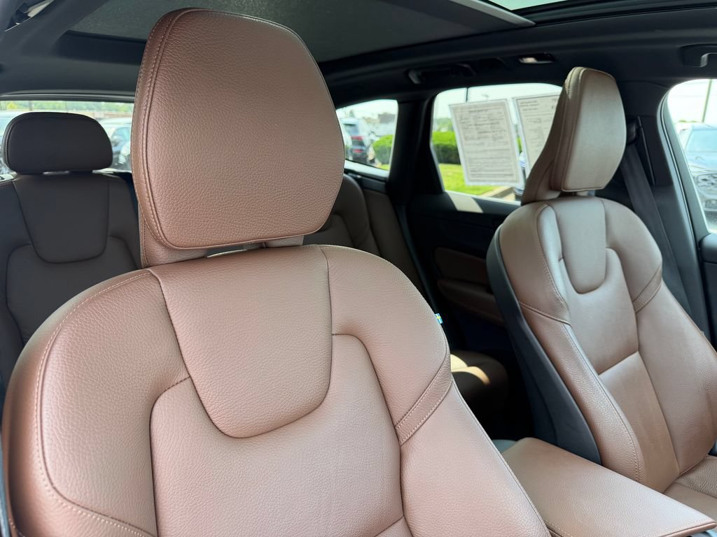 Used 2022 Volvo XC60 T8 Inscription Expression w/ Climate Package AWD/4WD image 16
