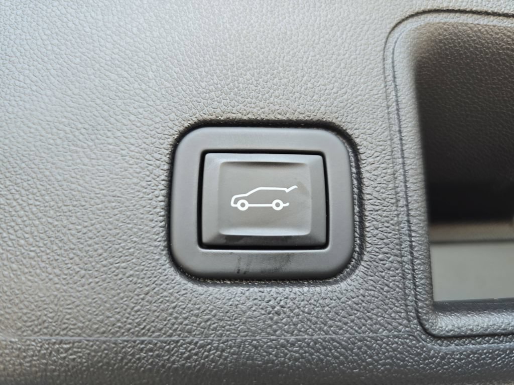 Used 2023 GMC Terrain SLT w/ Infotainment Package II FWD image 15