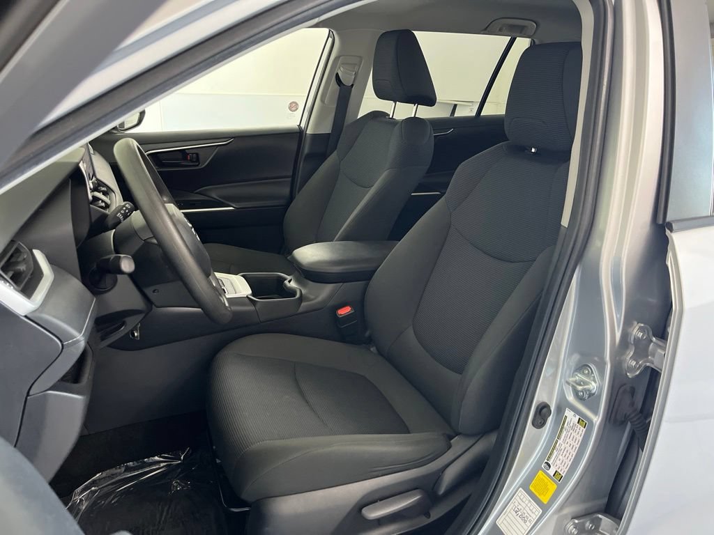 Used 2025 Toyota RAV4 LE AWD/4WD image 18