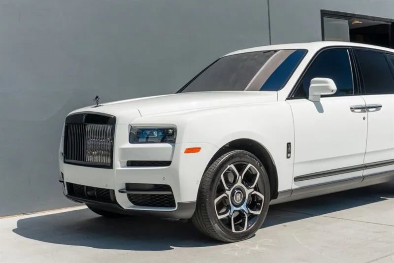 Used 2024 Rolls-Royce Cullinan Black Badge image 34