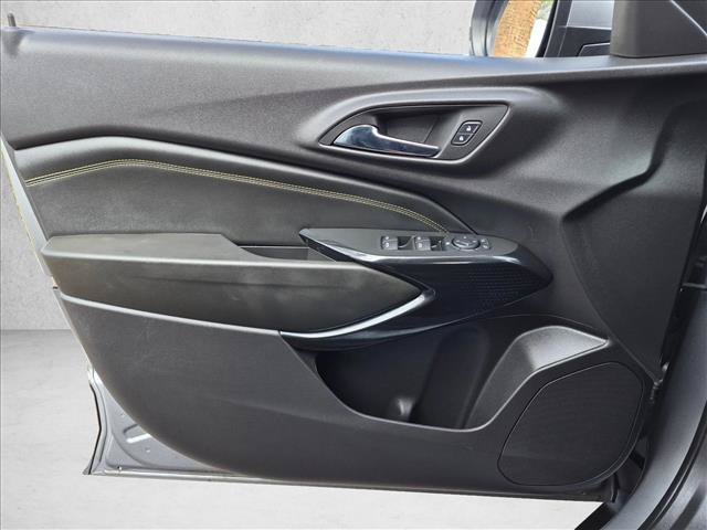 Used 2025 Chevrolet Trax LT FWD image 10