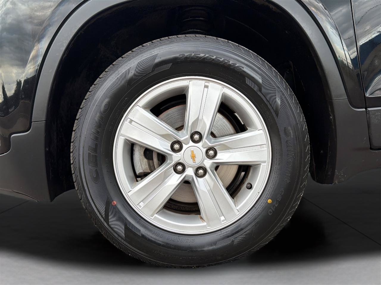 Used 2019 Chevrolet Trax LT w/ LT Convenience Package AWD/4WD image 24