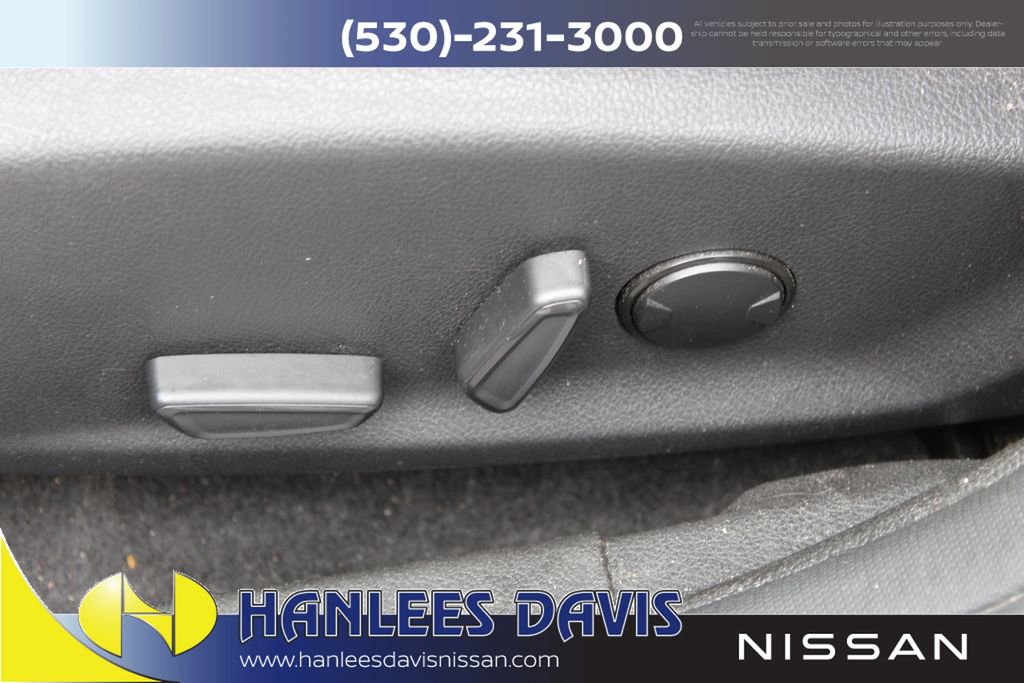 Used 2017 Ford Focus Titanium FWD image 13