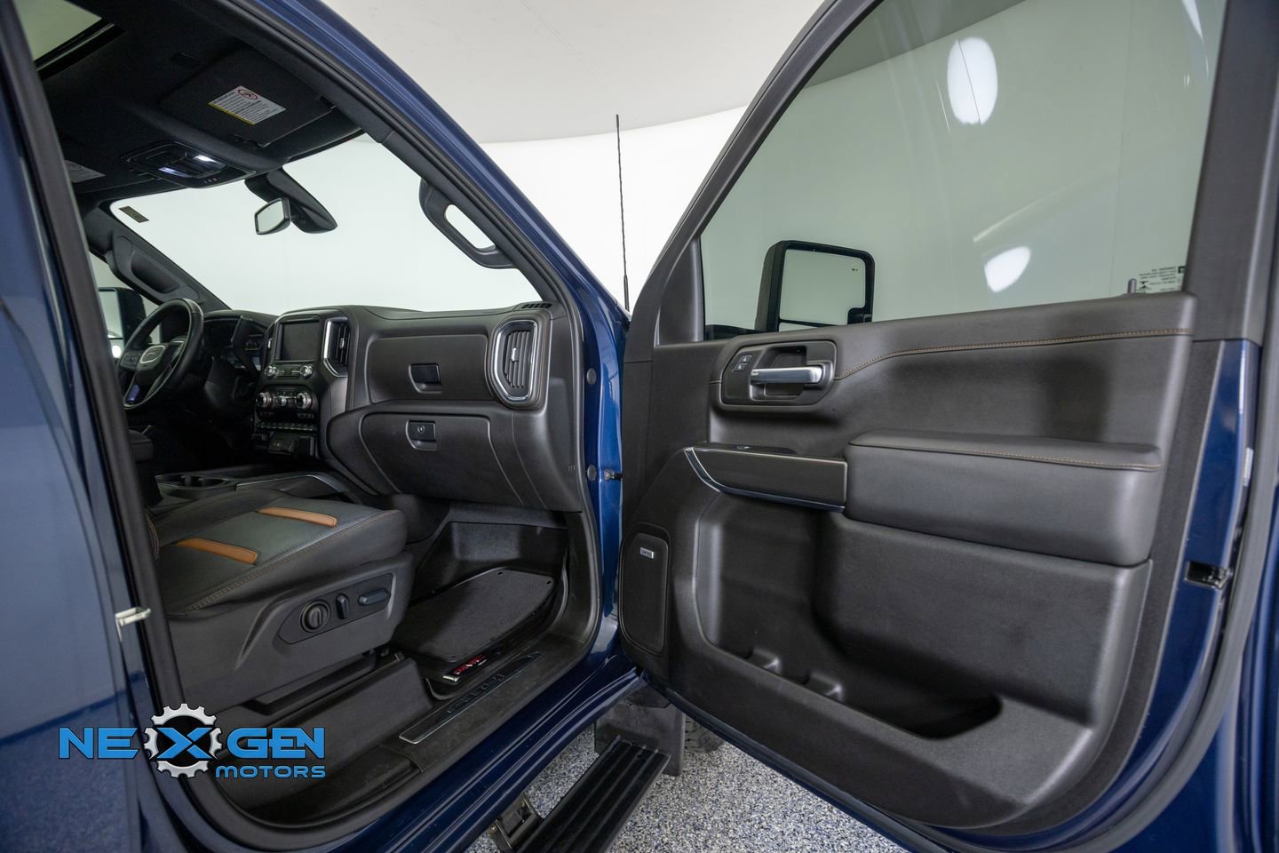 Used 2023 GMC Sierra 2500 AT4 w/ AT4 Preferred Package AWD/4WD image 42