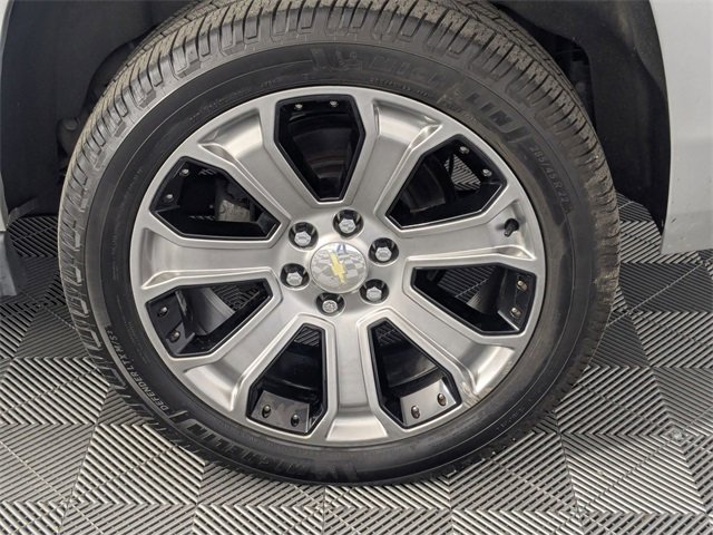 Used 2017 Chevrolet Suburban Premier image 8