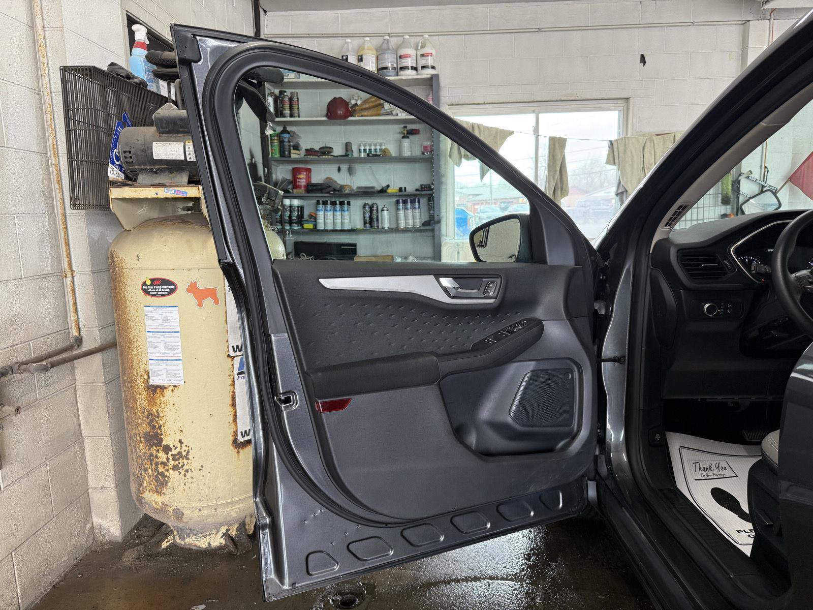 Used 2020 Ford Escape SE image 12