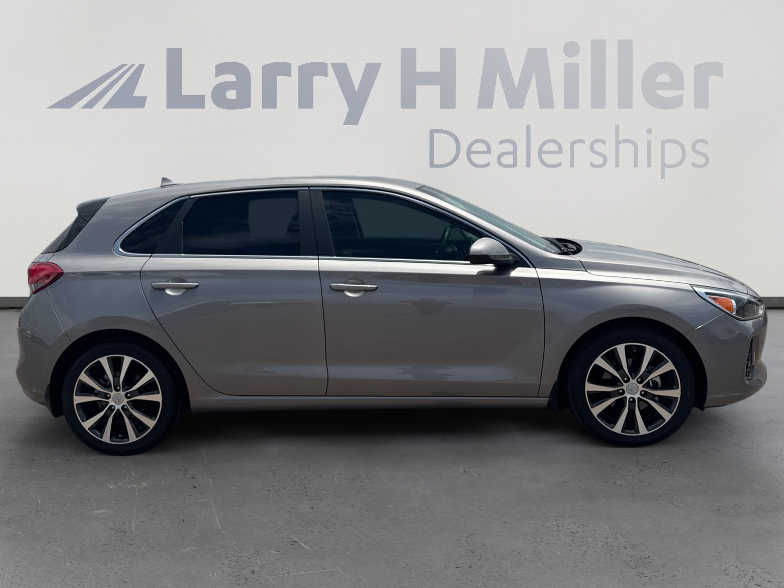 Used 2020 Hyundai Elantra GT FWD image 6