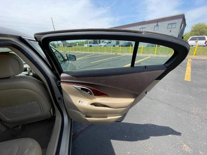 Used 2011 Buick LaCrosse CXL FWD image 28