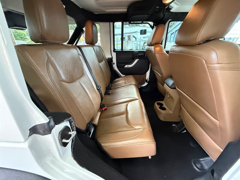Used 2015 Jeep Wrangler Unlimited Sahara w/ Connectivity Group AWD/4WD image 14