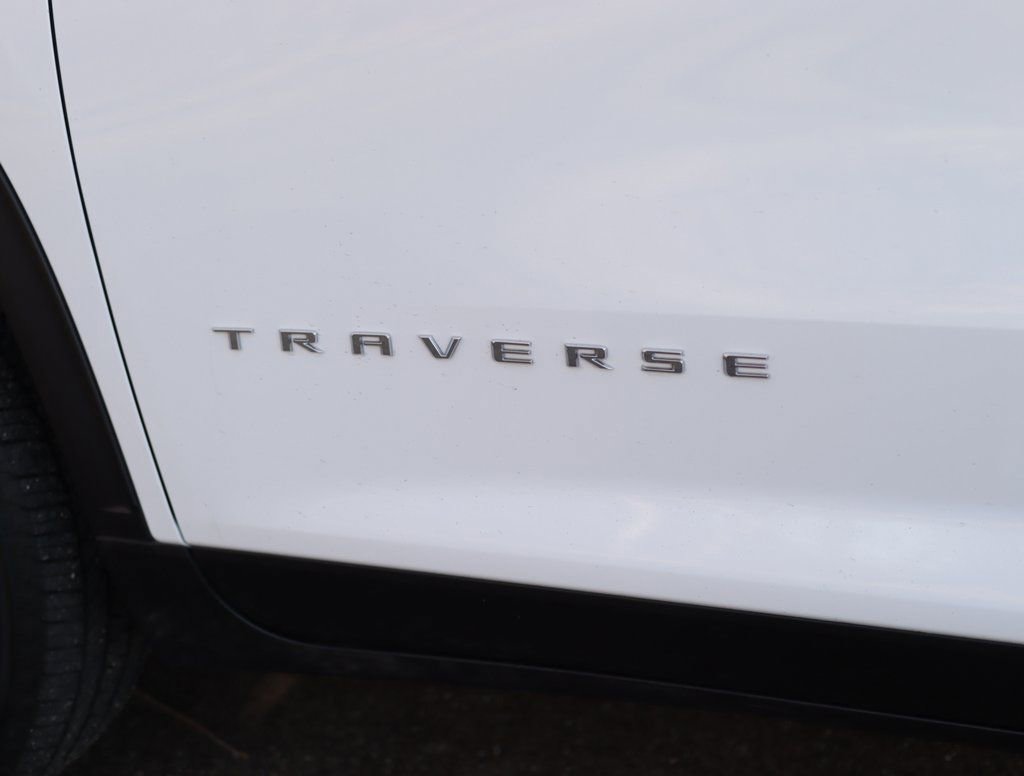 Used 2025 Chevrolet Traverse LT image 37
