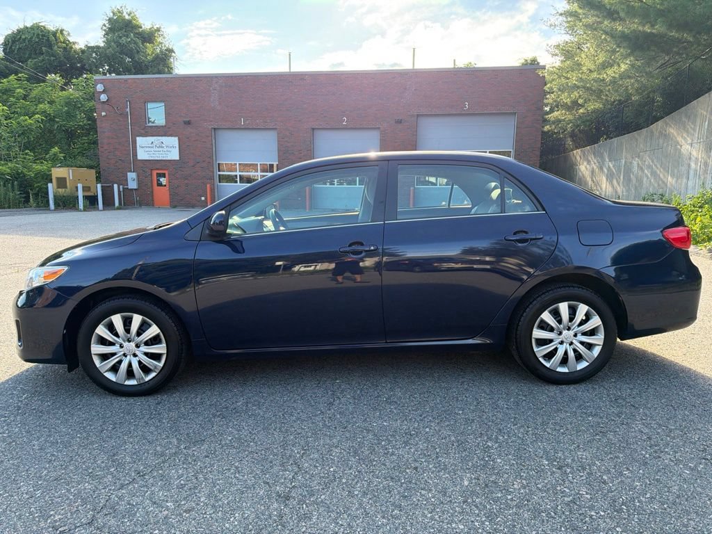 Used 2013 Toyota Corolla LE FWD image 2