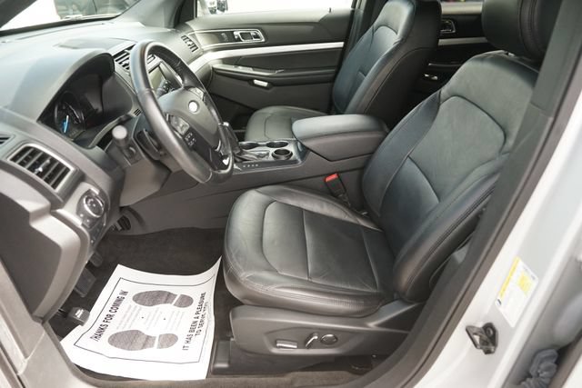 Used 2017 Ford Explorer XLT w/ Equipment Group 202A FWD image 9