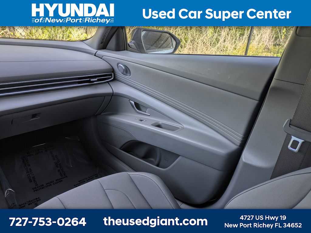 Used 2025 Hyundai Elantra Sport image 17