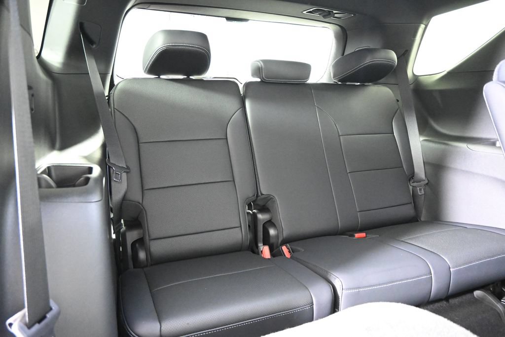 Used 2026 Chevrolet Traverse LT w/ Midnight/Sport Edition AWD/4WD image 16